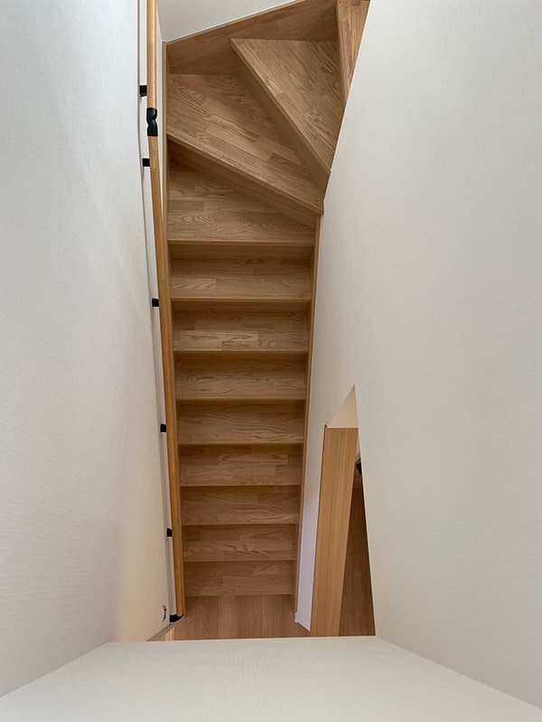 静岡ランディックの建売住宅:富士市宮下の階段